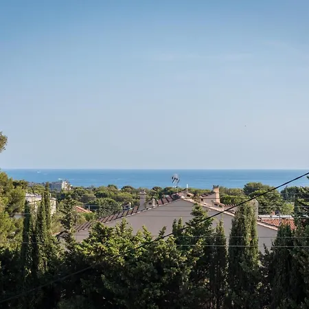 Le Spot -t2-clim Parking 900m *